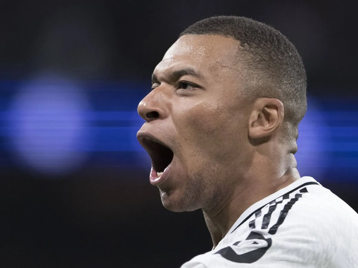 Mbappe Parijda Jiganning rafiqasini turtib yubordi